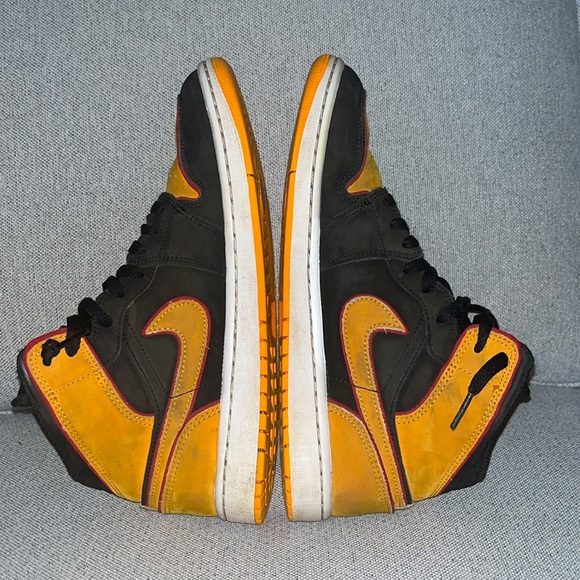 Nike Air Jordan 1 - Picture 3 of 3